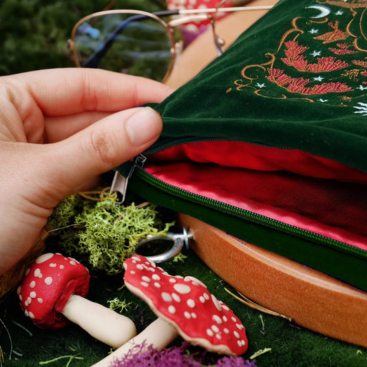 Wonderland Green Book Sleeve