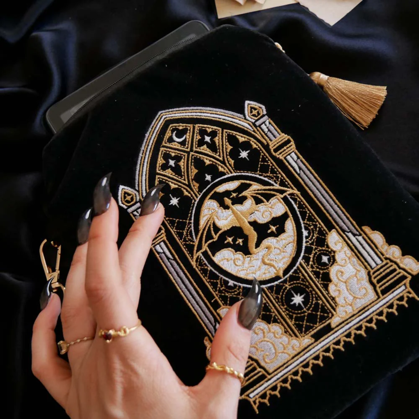Dragon Lore E-Reader Sleeve (Large)