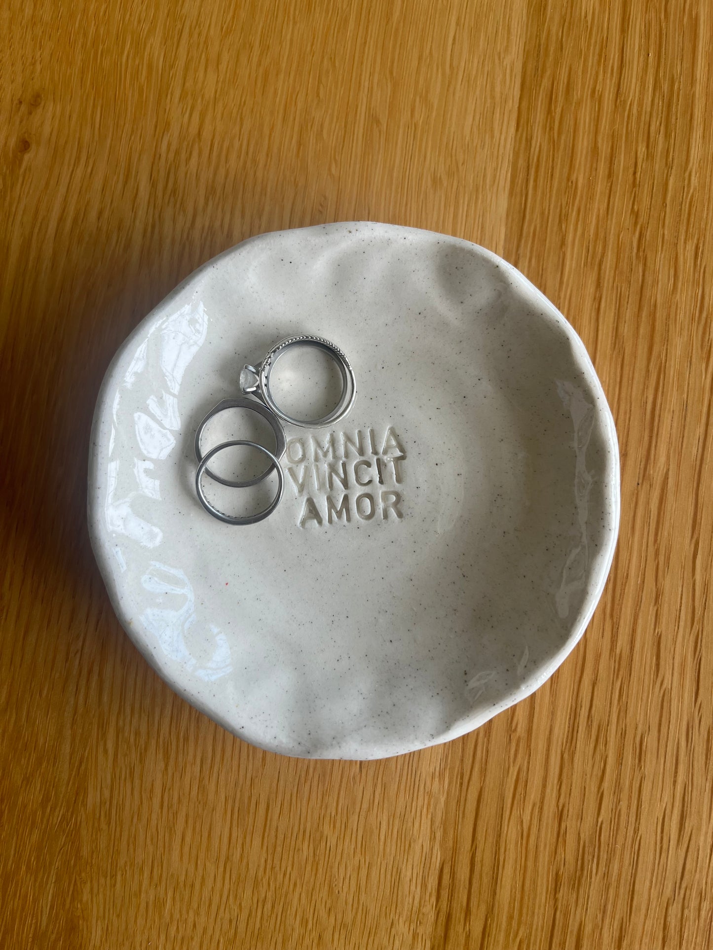 🤍 Omnia Vincit Amor Jewellery Dish