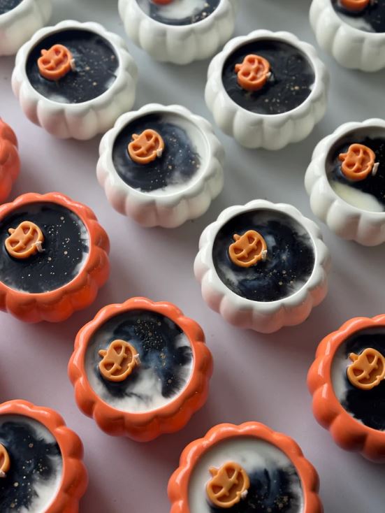 🎃 Pumpkin Candle – Whisper in Wax