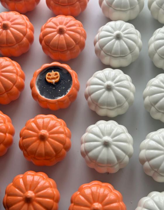 🎃 Pumpkin Candle – Whisper in Wax