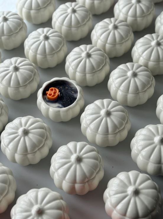 🎃 Pumpkin Candle – Whisper in Wax