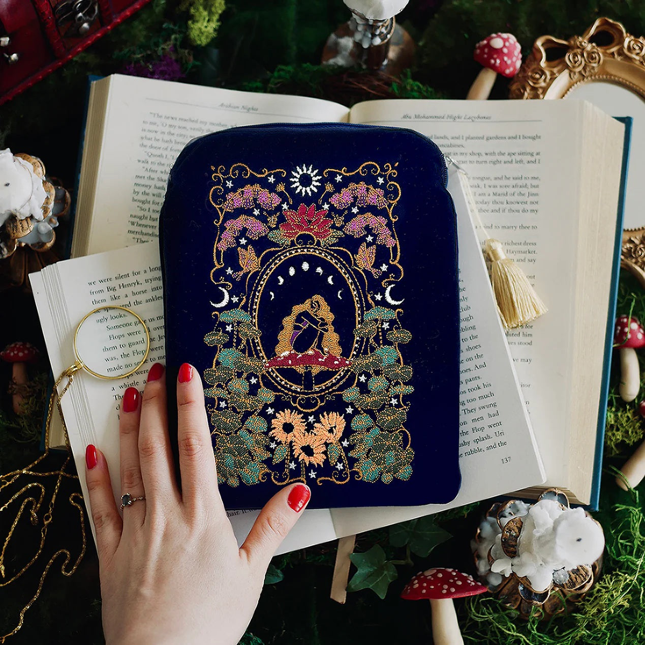 Wonderland E-Reader Sleeve Blue