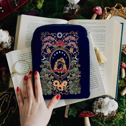 Wonderland E-Reader Sleeve Blue