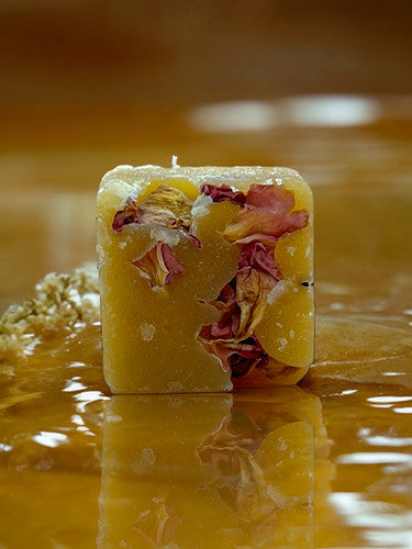 Miss Rose honey tea cube.