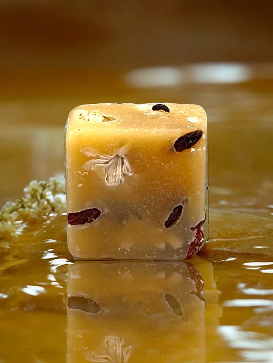 Mr Wolf honey tea cube.