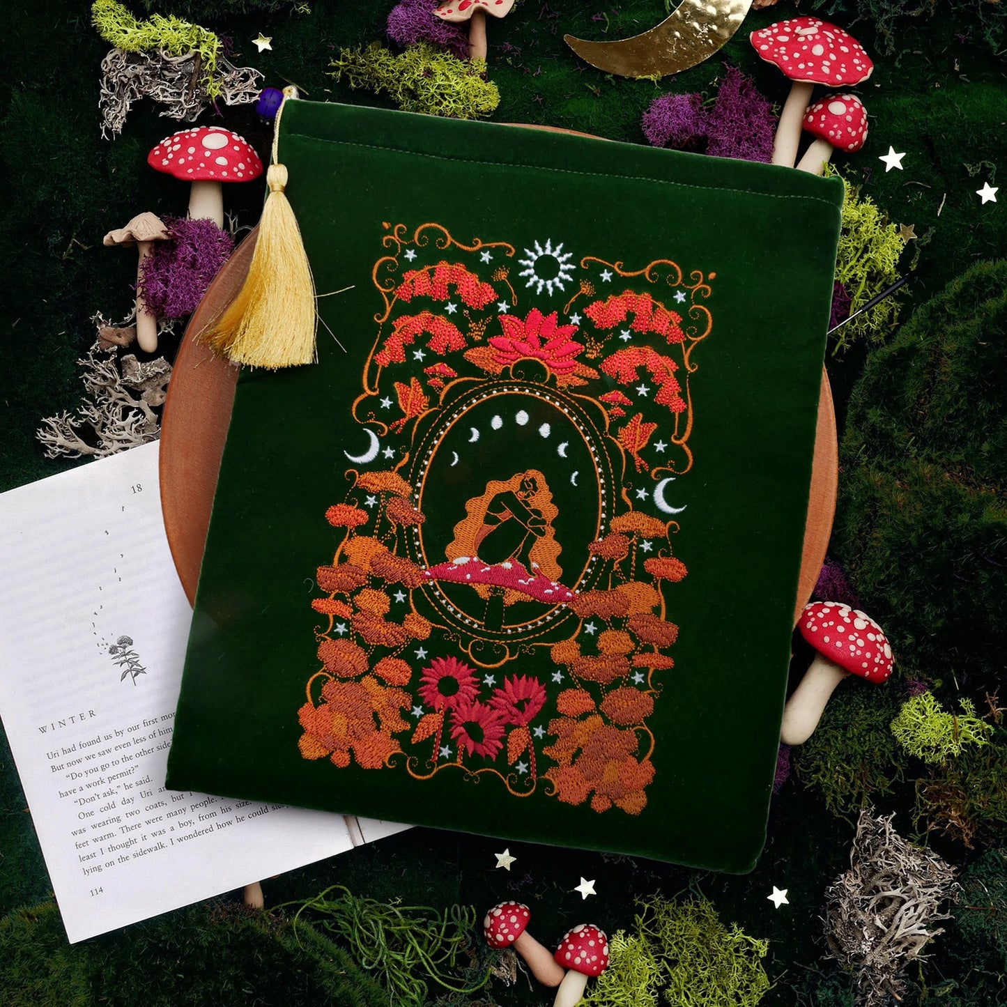 Wonderland Green Book Sleeve